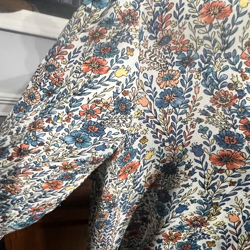 Rose & Olive Floral V-Neck Button Front Women’s Top in Cream Blue & Orange Print - Picture 4 of 10